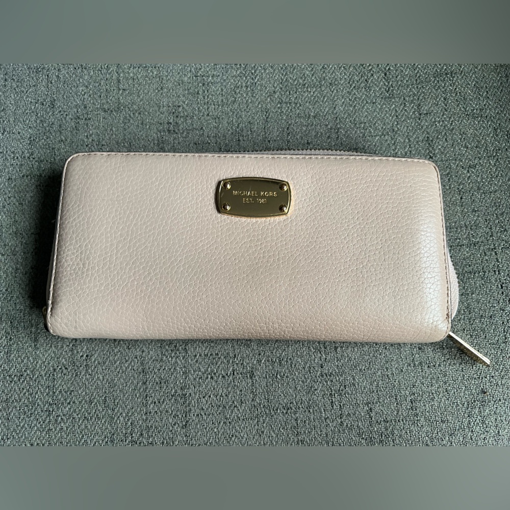 Michael Kors Blush Pink Zip-Around Wallet organizer